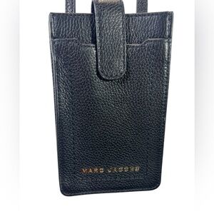 Marc Jacobs The Groove Leather Crossbody Phone Case, Black Color